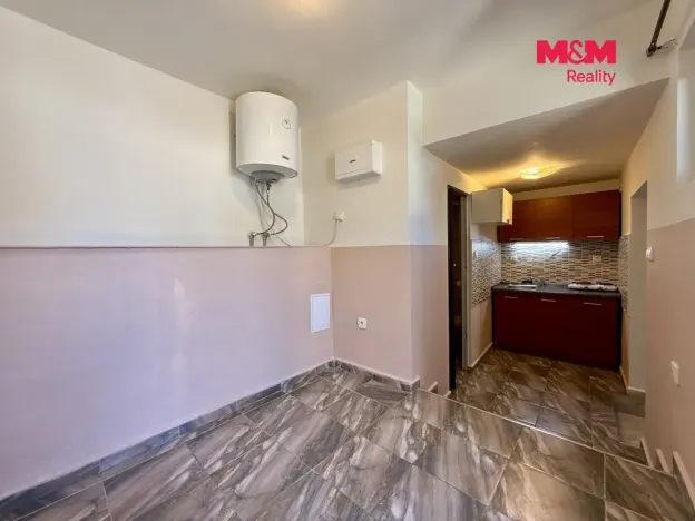 Pronájem bytu 1+kk, Kladno - Kročehlavy, Kozinova, 22 m2