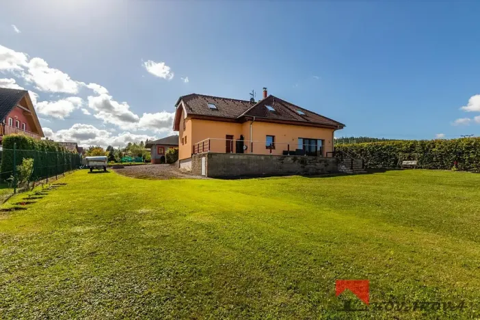 Prodej rodinného domu, Újezd, 346 m2