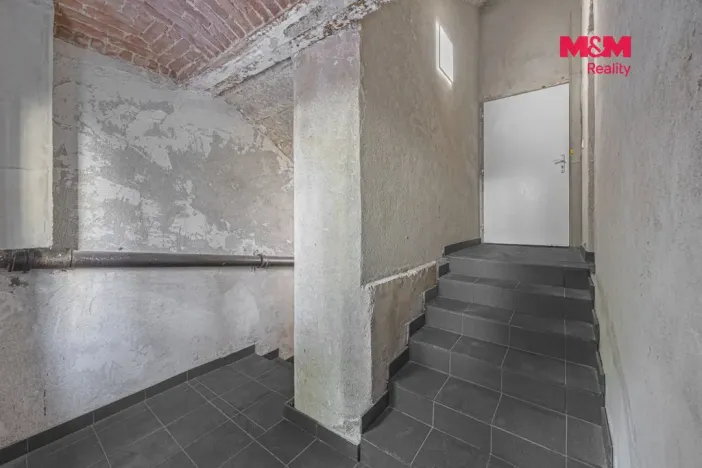 Prodej obchodního prostoru, Praha, Seifertova, 110 m2