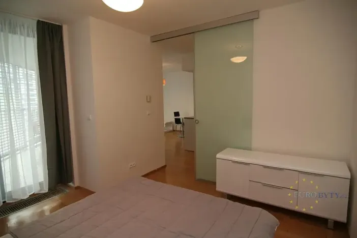 Pronájem bytu 2+kk, Praha - Žižkov, Pitterova, 70 m2