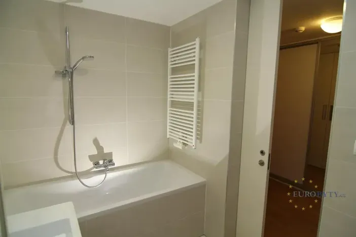 Pronájem bytu 2+kk, Praha - Žižkov, Pitterova, 70 m2