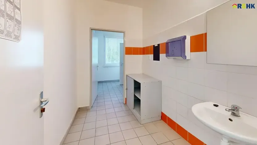 Pronájem kanceláře, Hradec Králové, Akademika Bedrny, 602 m2