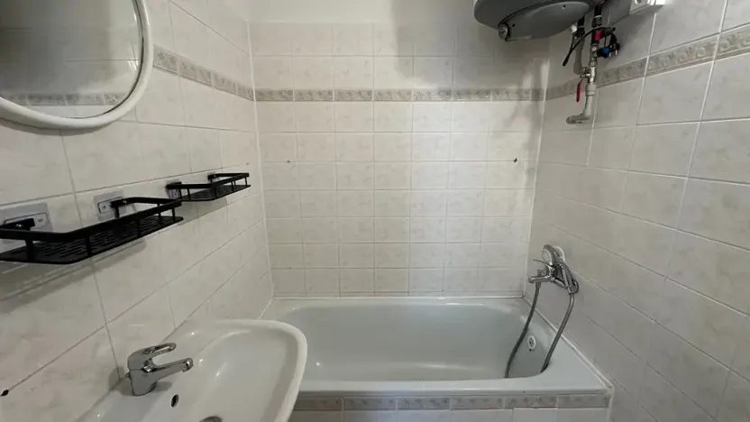 Pronájem bytu 2+1, Bánov, 56 m2