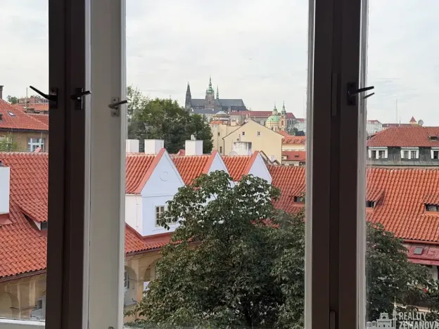 Pronájem bytu 2+1, Praha - Malá Strana, Šeříková, 50 m2