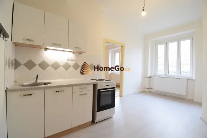 Pronájem bytu 2+kk, Praha - Nusle, Lounských, 45 m2