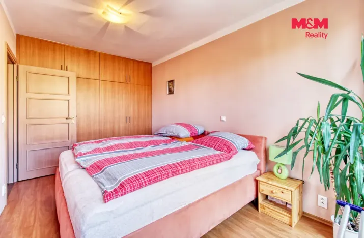 Prodej bytu 3+1, Ostrov, Luční, 89 m2