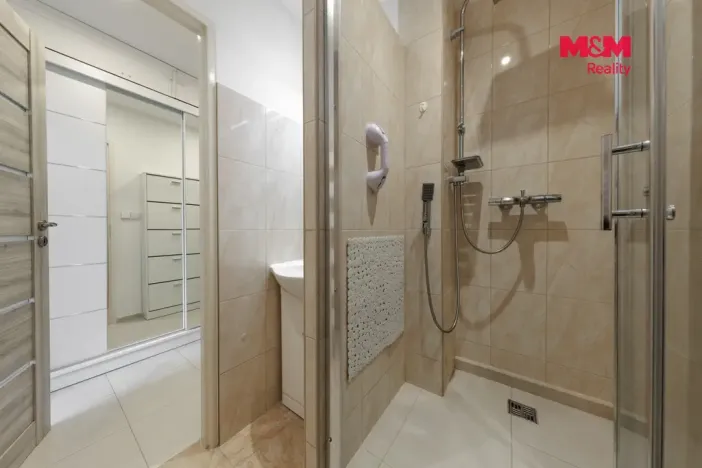 Prodej bytu 3+1, Karlovy Vary, Šumavská, 64 m2