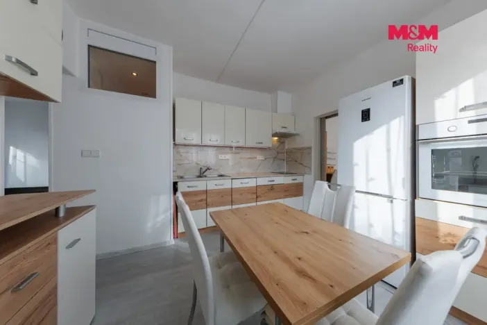 Prodej bytu 3+1, Karlovy Vary, Šumavská, 64 m2