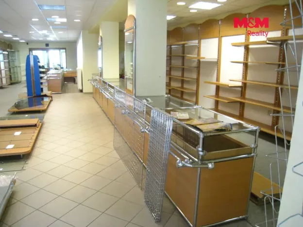 Prodej obchodního prostoru, Frenštát pod Radhoštěm, nám. Míru, 900 m2