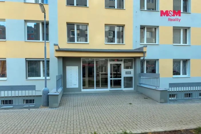 Prodej bytu 2+kk, Králův Dvůr, Nad Stadionem, 43 m2
