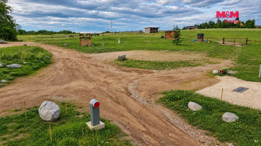 Pronájem komerčního pozemku, Planá, 33448 m2