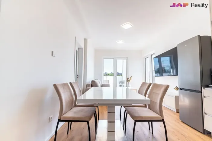 Pronájem bytu 2+kk, Brno, Komárovská, 54 m2