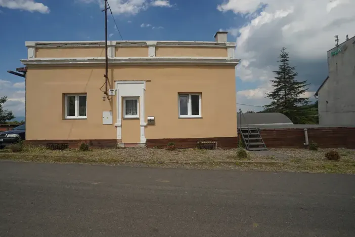 Prodej zemědělského objektu, Bžany, 1700 m2