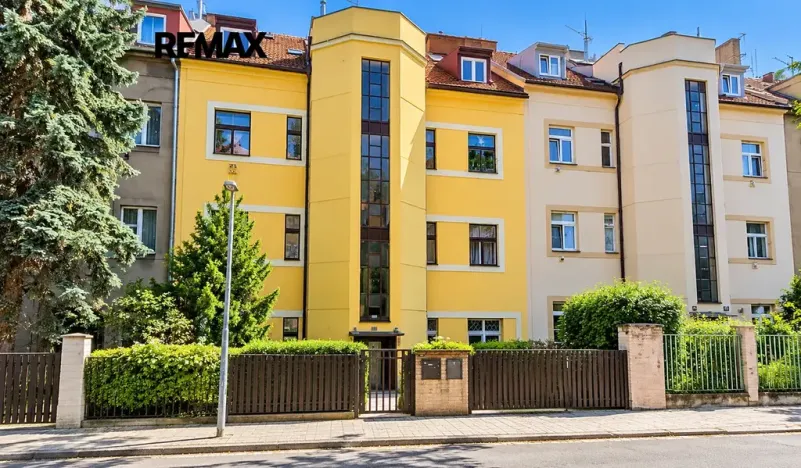 Pronájem bytu 1+1, Praha - Smíchov, Fráni Šrámka, 47 m2