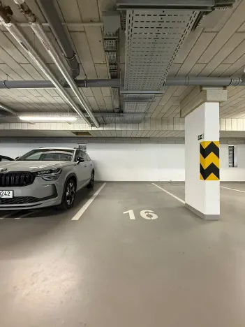 Pronájem garáže, Praha - Uhříněves, Ke kříži, 13 m2
