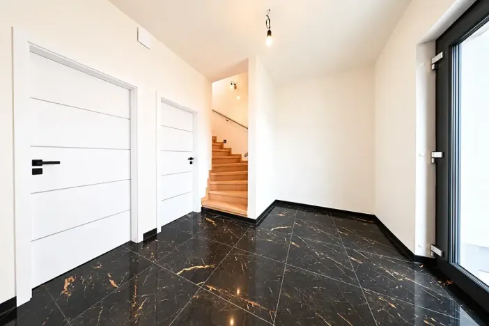 Prodej vícegeneračního domu, Šestajovice, Komenského, 275 m2
