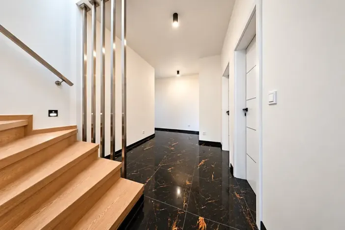Prodej vícegeneračního domu, Šestajovice, Komenského, 275 m2