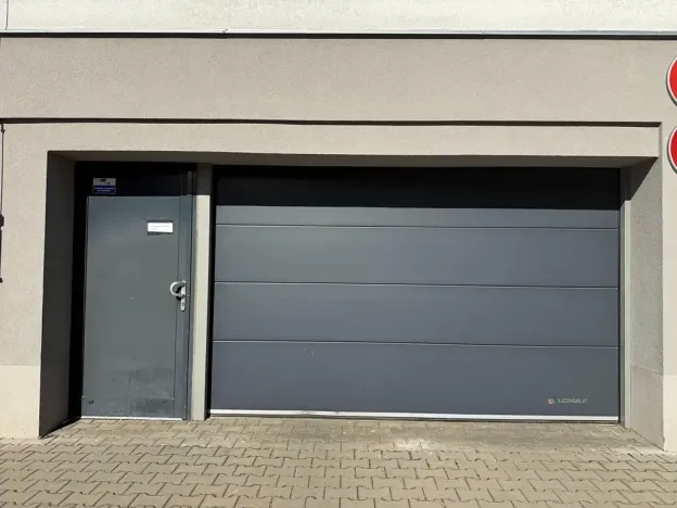 Pronájem garážového stání, Brno, Václavkova, 16 m2