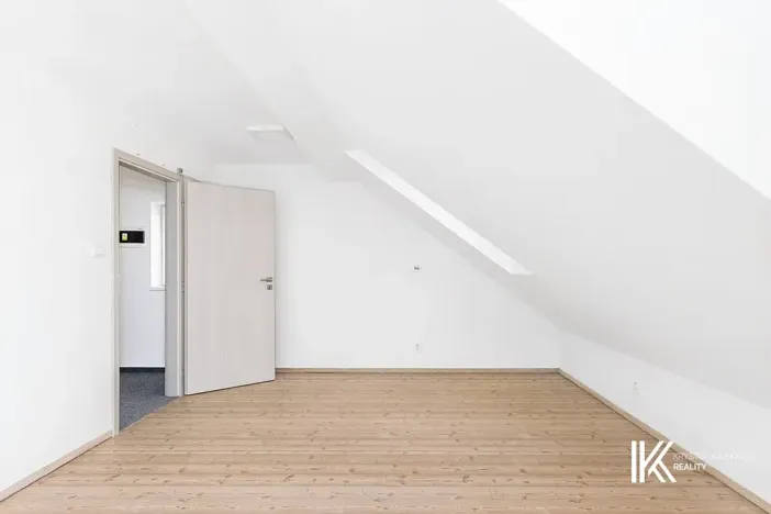 Pronájem kanceláře, Pardubice, Chrudimská, 131 m2