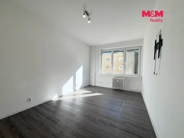 Pronájem bytu 2+kk, Pardubice - Zelené Předměstí, Benešovo náměstí, 49 m2