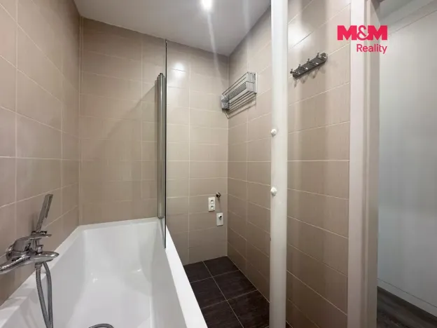 Pronájem bytu 2+kk, Pardubice - Zelené Předměstí, Benešovo náměstí, 49 m2