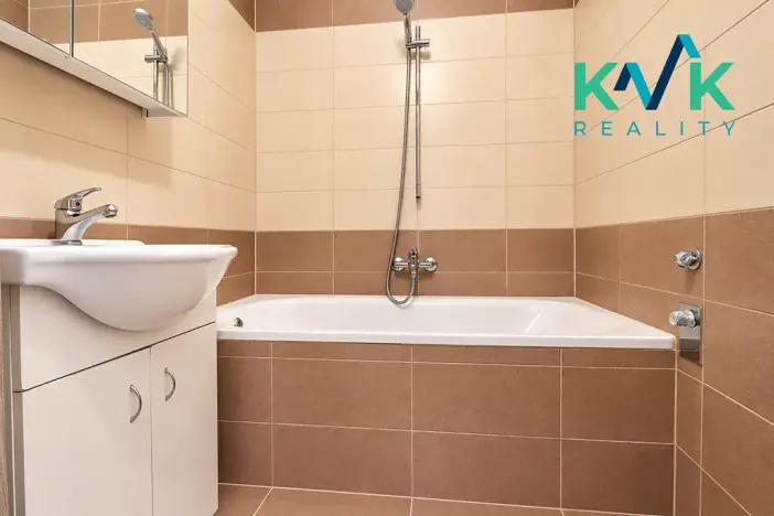 Pronájem bytu 1+1, Karlovy Vary, Šumavská, 45 m2
