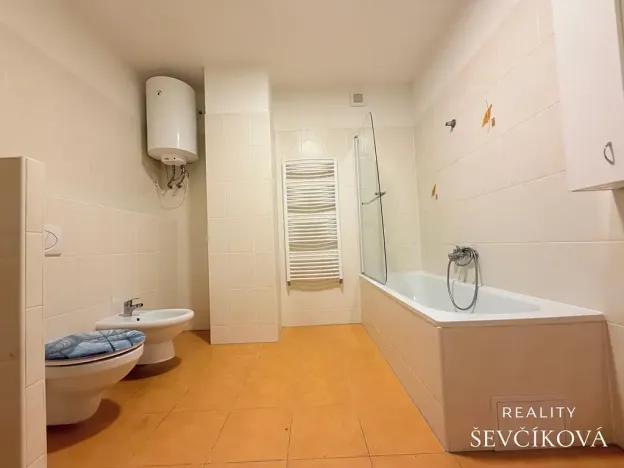 Pronájem bytu 2+kk, Holice, náměstí T. G. Masaryka, 52 m2