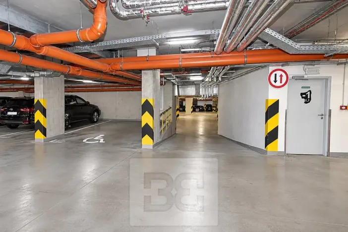 Pronájem garáže, Praha - Žižkov, Jeseniova, 16 m2