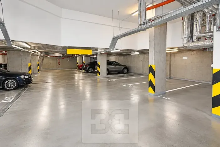 Pronájem garáže, Praha - Žižkov, Jeseniova, 16 m2