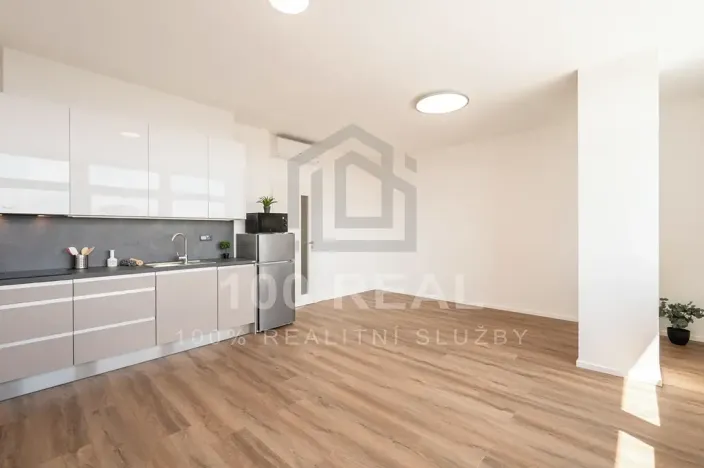 Pronájem bytu 1+kk, Pardubice, třída Míru, 37 m2
