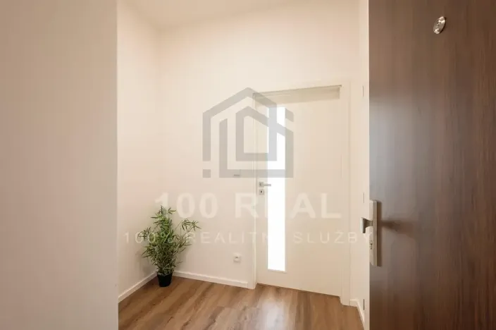 Pronájem bytu 1+kk, Pardubice, třída Míru, 37 m2