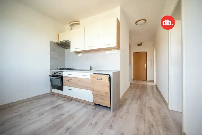 Pronájem bytu 2+1, Karlovy Vary, Krymská, 52 m2