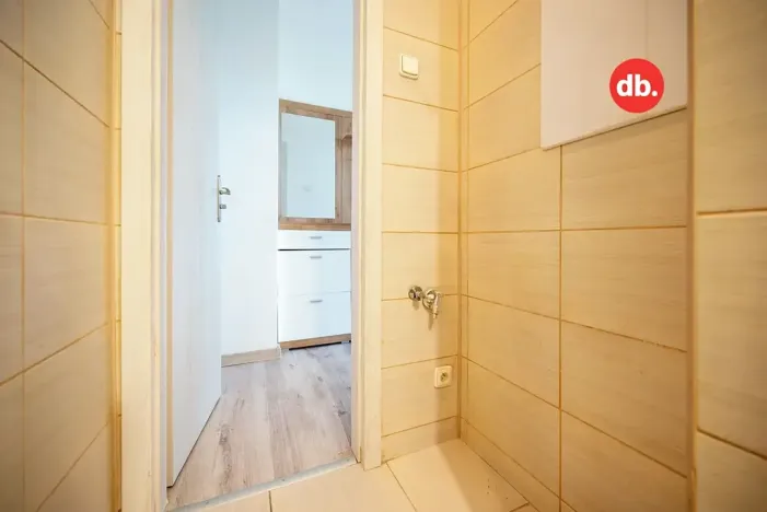 Pronájem bytu 2+1, Karlovy Vary, Krymská, 52 m2