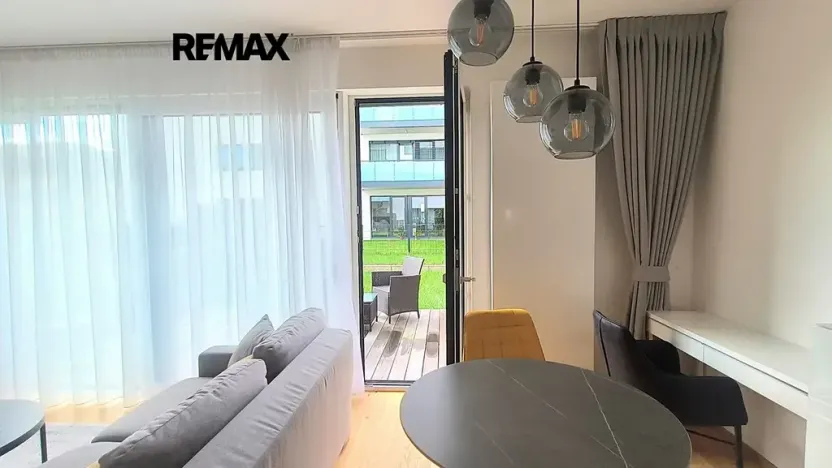 Pronájem bytu 1+kk, Praha - Smíchov, Podbělohorská, 39 m2
