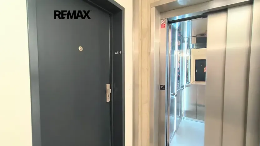Pronájem bytu 1+kk, Praha - Smíchov, Podbělohorská, 39 m2