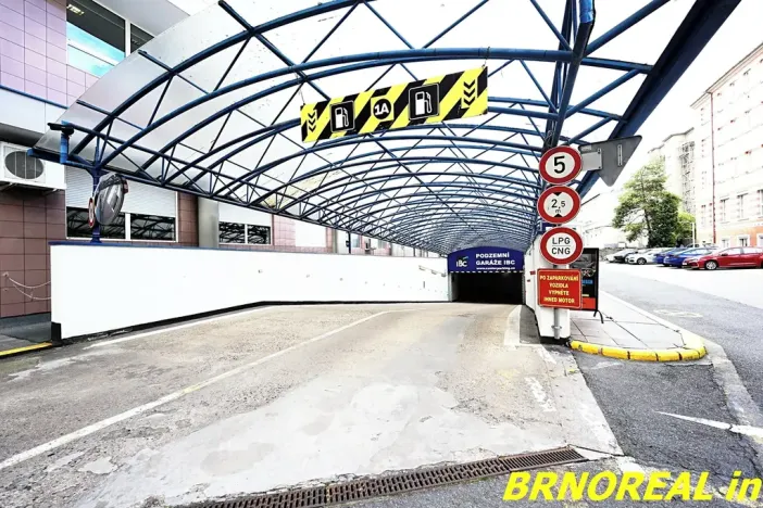 Pronájem garážového stání, Brno, Příkop, 12 m2