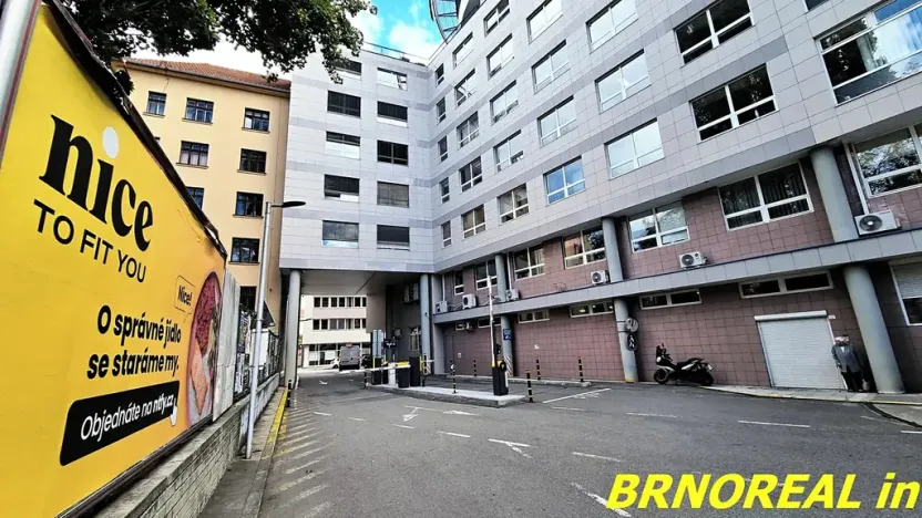 Pronájem garážového stání, Brno, Příkop, 12 m2
