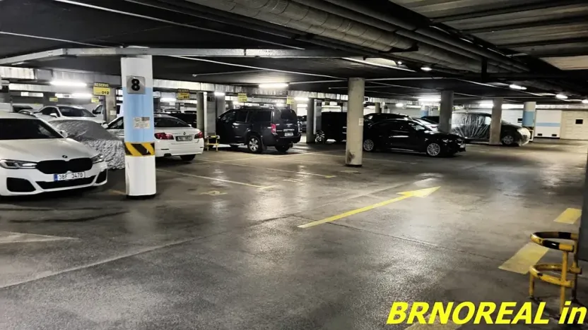 Pronájem garážového stání, Brno, Příkop, 12 m2