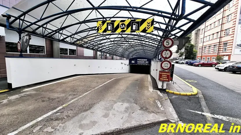 Pronájem garážového stání, Brno, Příkop, 12 m2