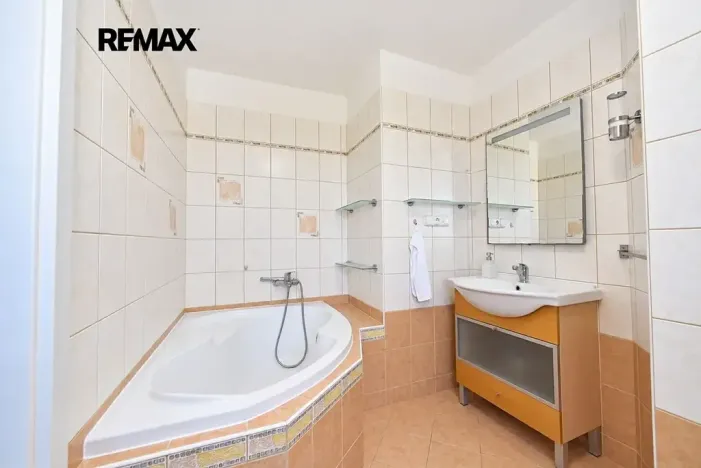 Prodej bytu 3+1, Milovice, Dukelská, 72 m2