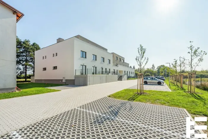 Prodej garážového stání, Praha - Satalice, 14 m2
