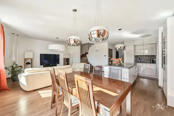 Prodej rodinného domu, Větrušice, Skalní, 158 m2