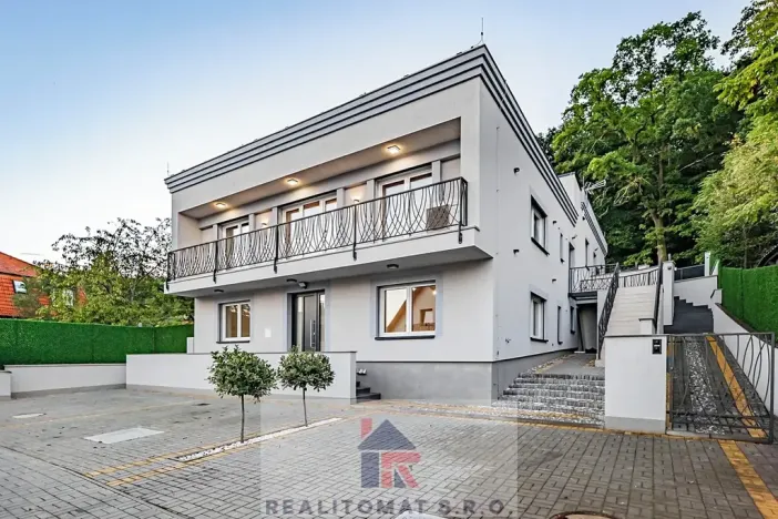 Pronájem bytu 4+kk, Praha - Komořany, Pod lesem, 343 m2