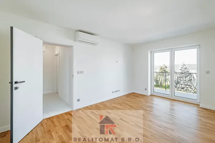 Prodej bytu 4+kk, Praha - Komořany, Pod lesem, 343 m2