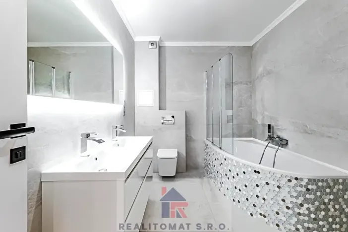 Prodej bytu 4+kk, Praha - Komořany, Pod lesem, 343 m2