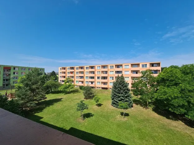 Pronájem bytu 1+1, Hrušovany u Brna, Sídliště, 35 m2