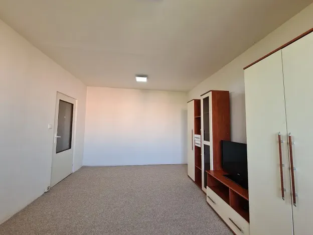 Pronájem bytu 1+1, Hrušovany u Brna, Sídliště, 35 m2