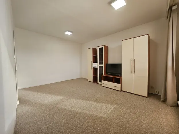 Pronájem bytu 1+1, Hrušovany u Brna, Sídliště, 35 m2