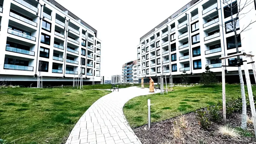 Pronájem garážového stání, Praha - Hlubočepy, Ondrákové, 12 m2