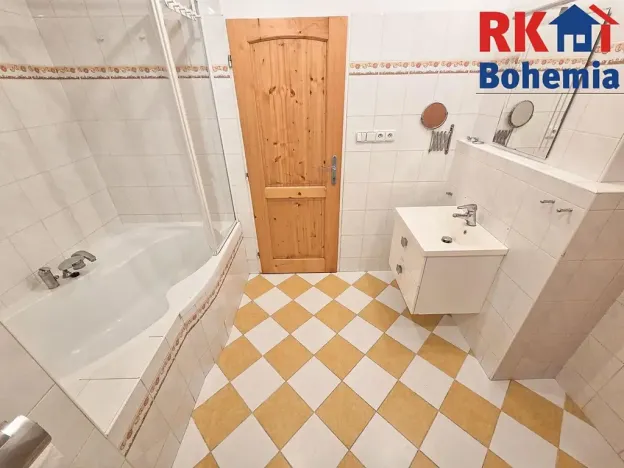 Pronájem bytu 3+1, Praha - Prosek, Vysočanská, 84 m2